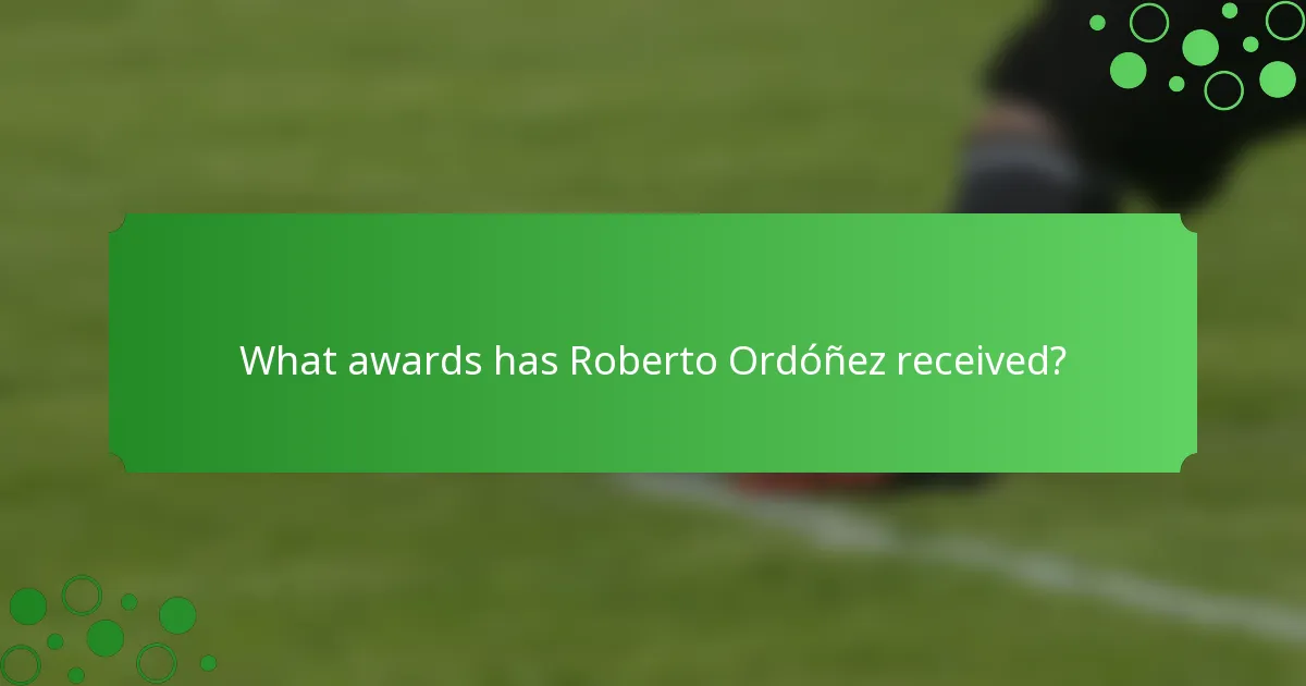 What awards has Roberto Ordóñez received?